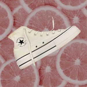 USED White Platform Converse Chuck Taylor’s | Women’s 8.5